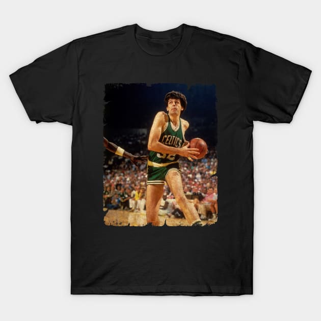 Kevin McHale in Boston Celtics T-Shirt by Wendyshopart